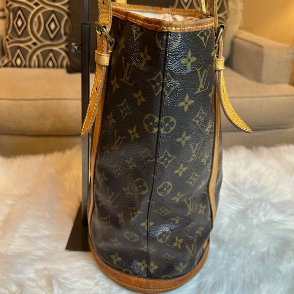 Authentic Louis Vuitton Monogram Marais GM Bucket Bag - Picture 4 of 16